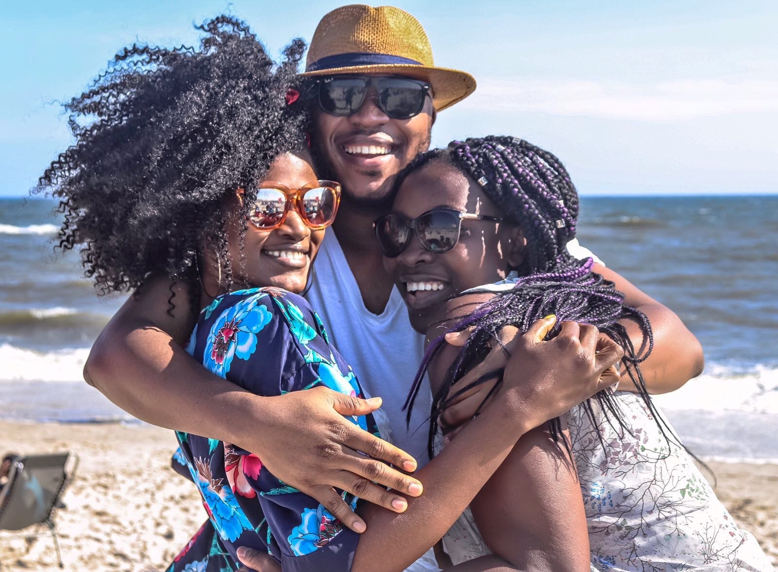two-women-with-man-hugging-by-the-sea-936018